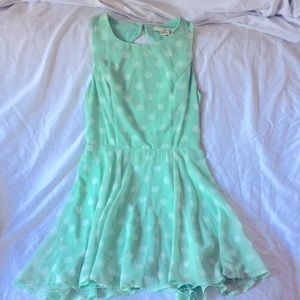 Keyhole back flowy retro dress